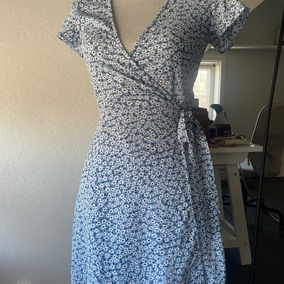 H&M - Floral Blue Wrap Dress - Picture 2 of 7